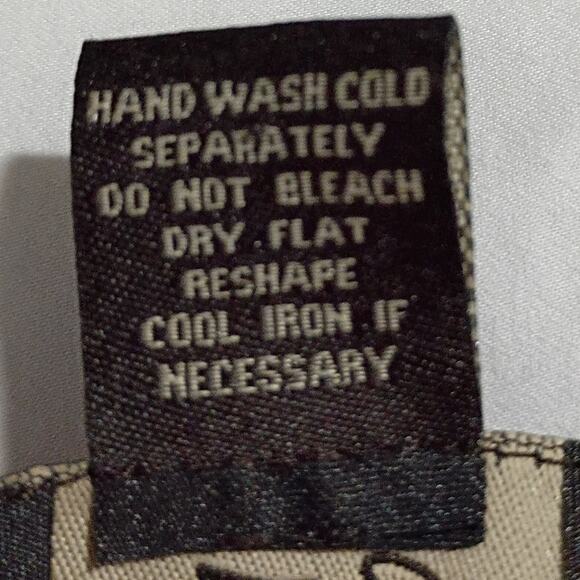 CHRISTMAS Sweater Medium Peak-a-Boo Shoulder Bedazzled Red 3/4-sleeved Tunic - Picture 9 of 9